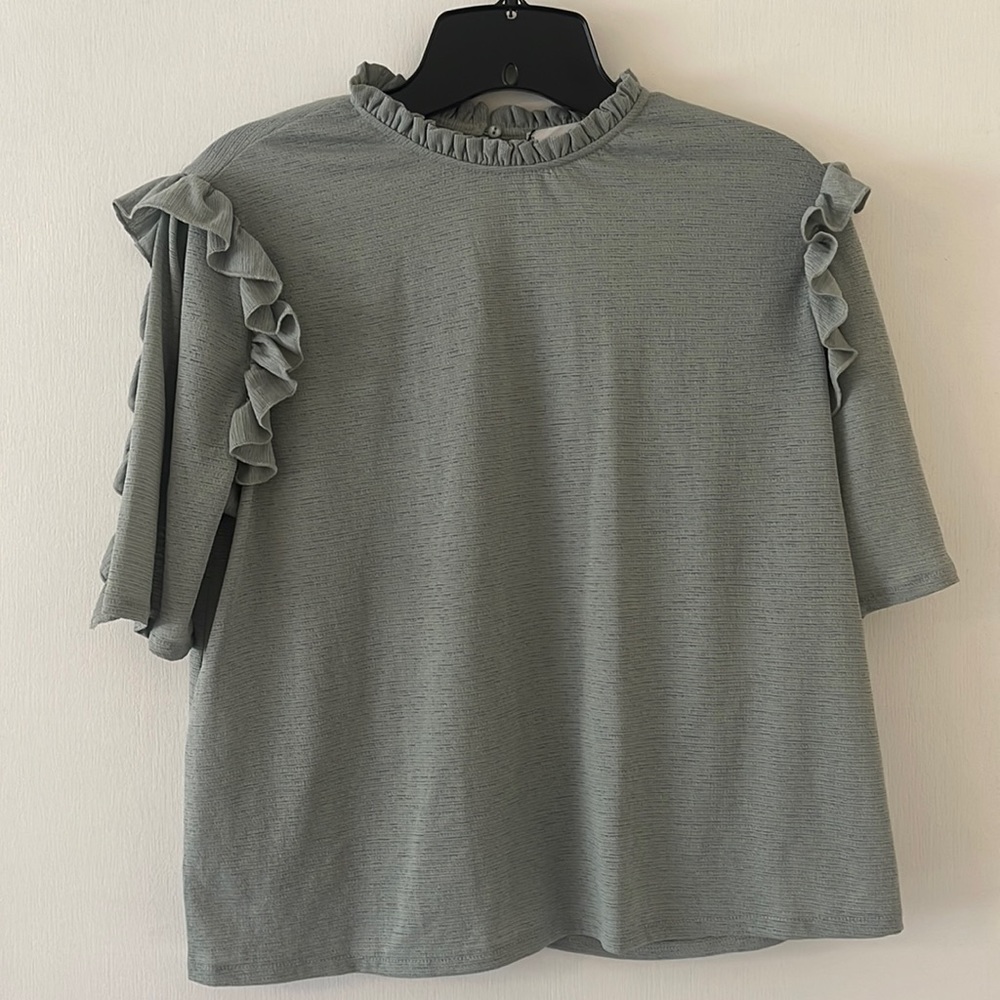 Casual top by Mango.  Brand new condition. Size M